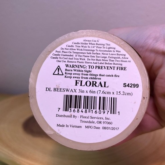 Debi Lilly Natural Beeswax Large Pillar candles - Picture 6 of 8